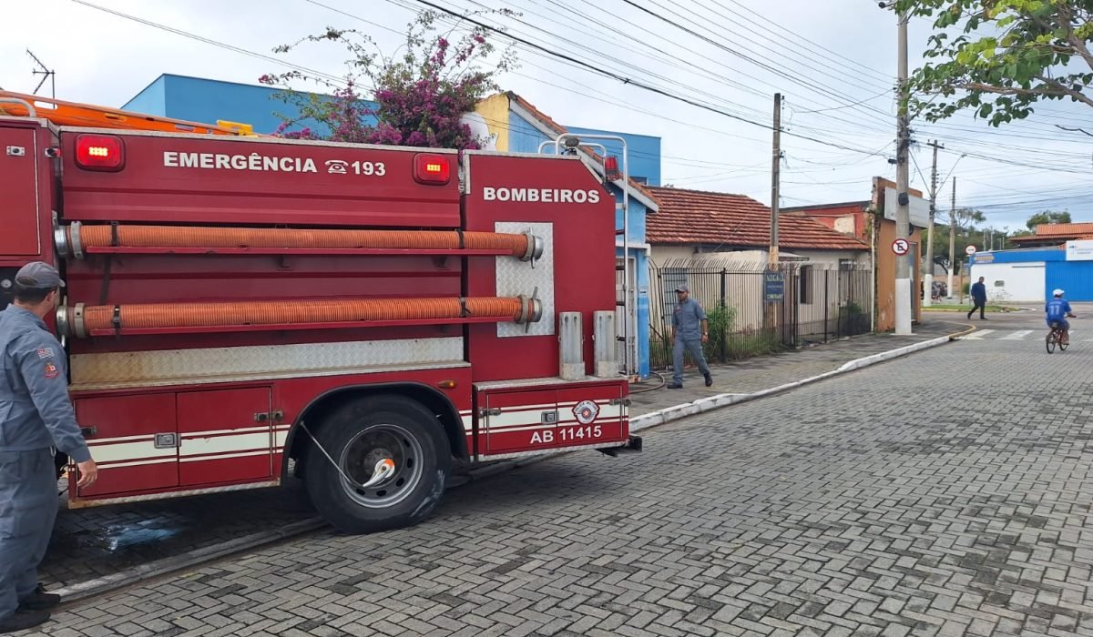 Fogo em residência mobiliza Corpo de Bombeiros no centro de São Sebastião1
