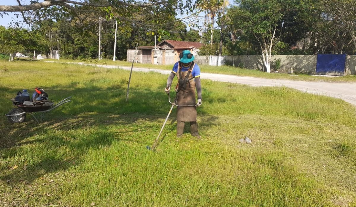 Foto 03 - Prefeitura segue realizando serviços de zeladoria na Costa Sul