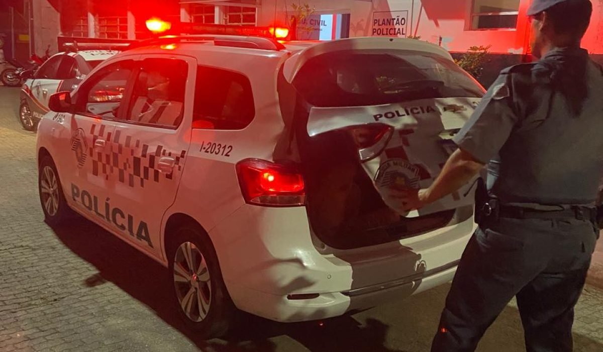 Homem agride idoso, ameaça companheira com faca e acaba preso em Ubatuba