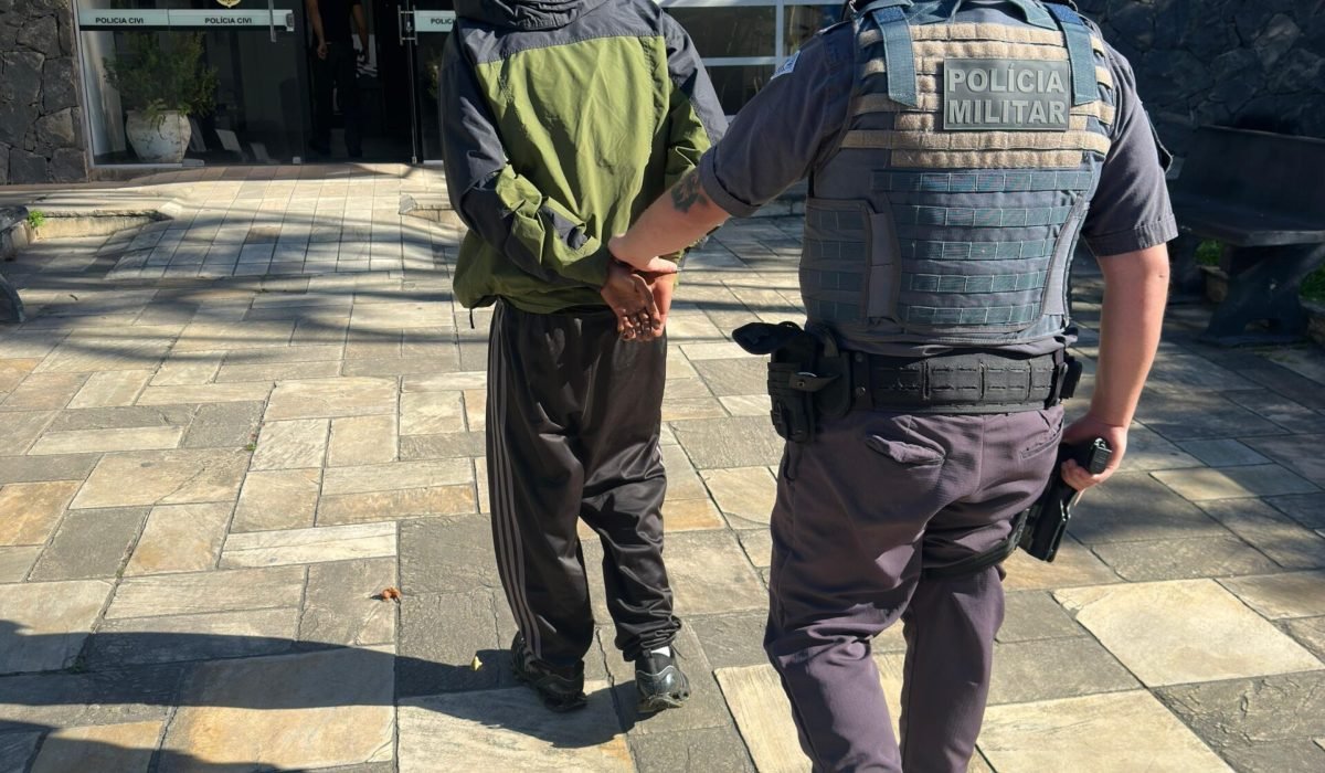 Homem é preso com cocaína, crack e maconha em São Sebastião1
