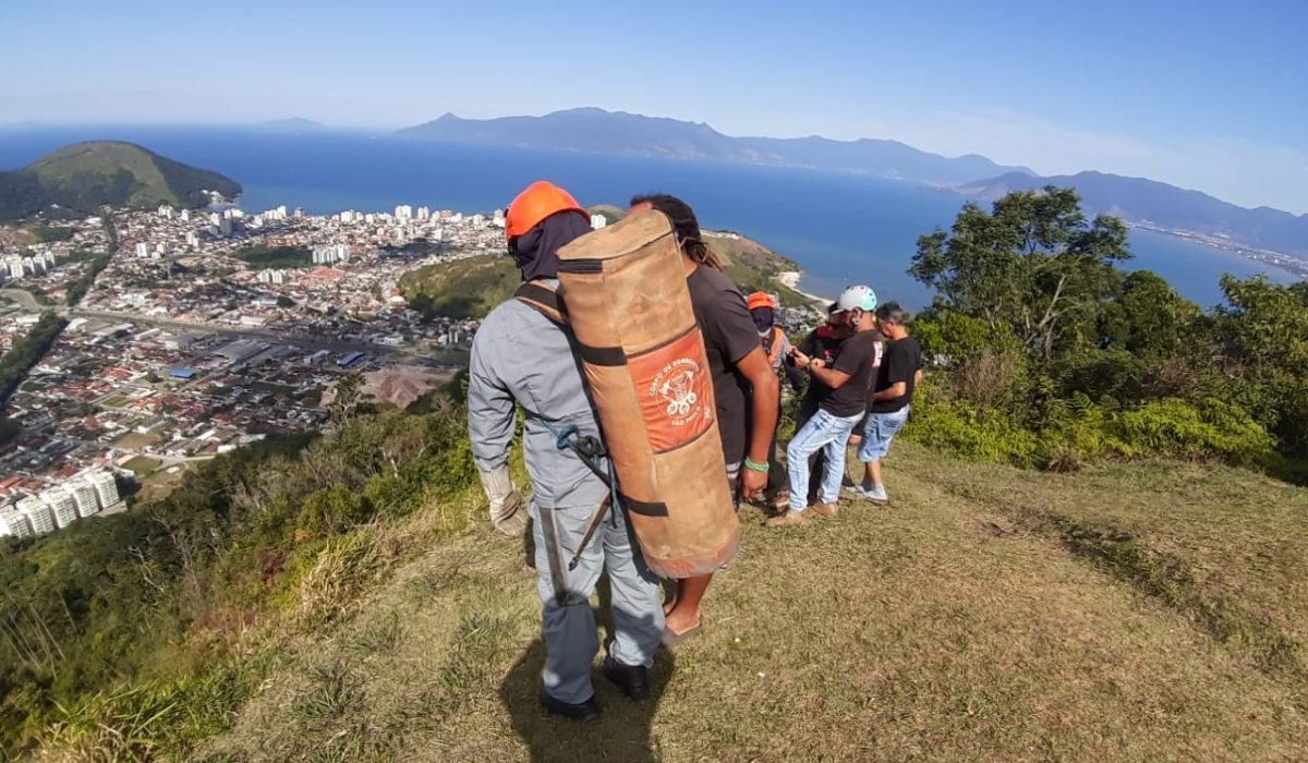 Homem morre após queda de asa-delta no Morro Santo Antônio, em Caraguatatuba6