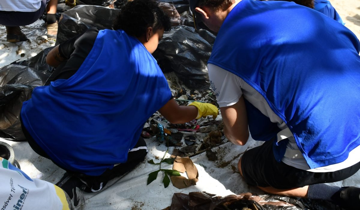 Ilhabela recebe 2ª edição da Limpeza de Praia no Dia Mundial da Água