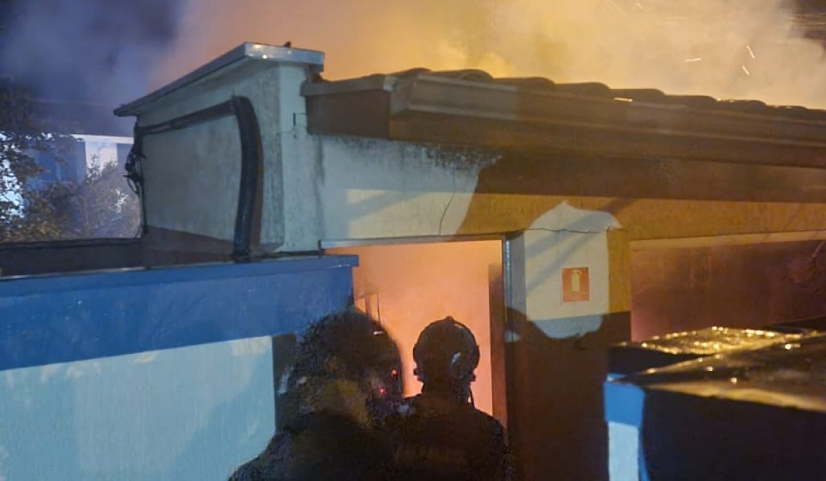 Incêndio atinge depósito de pousada em Ubatuba1