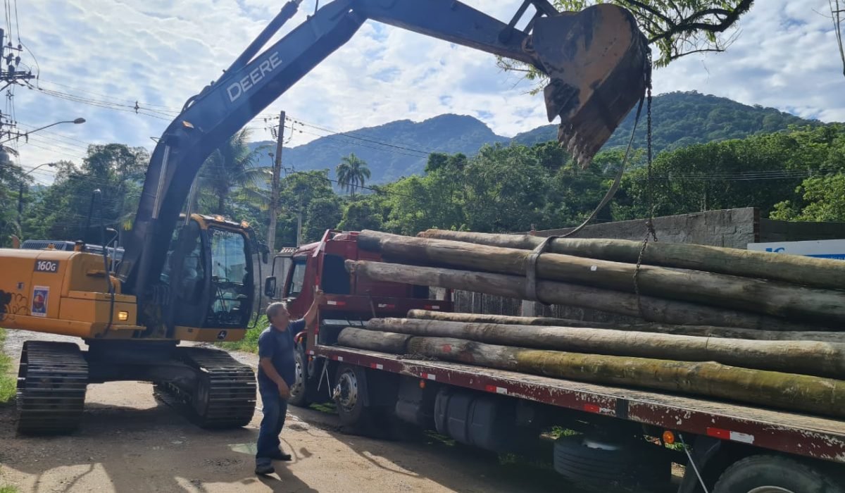 Material para construção da nova ponte no Beco 70