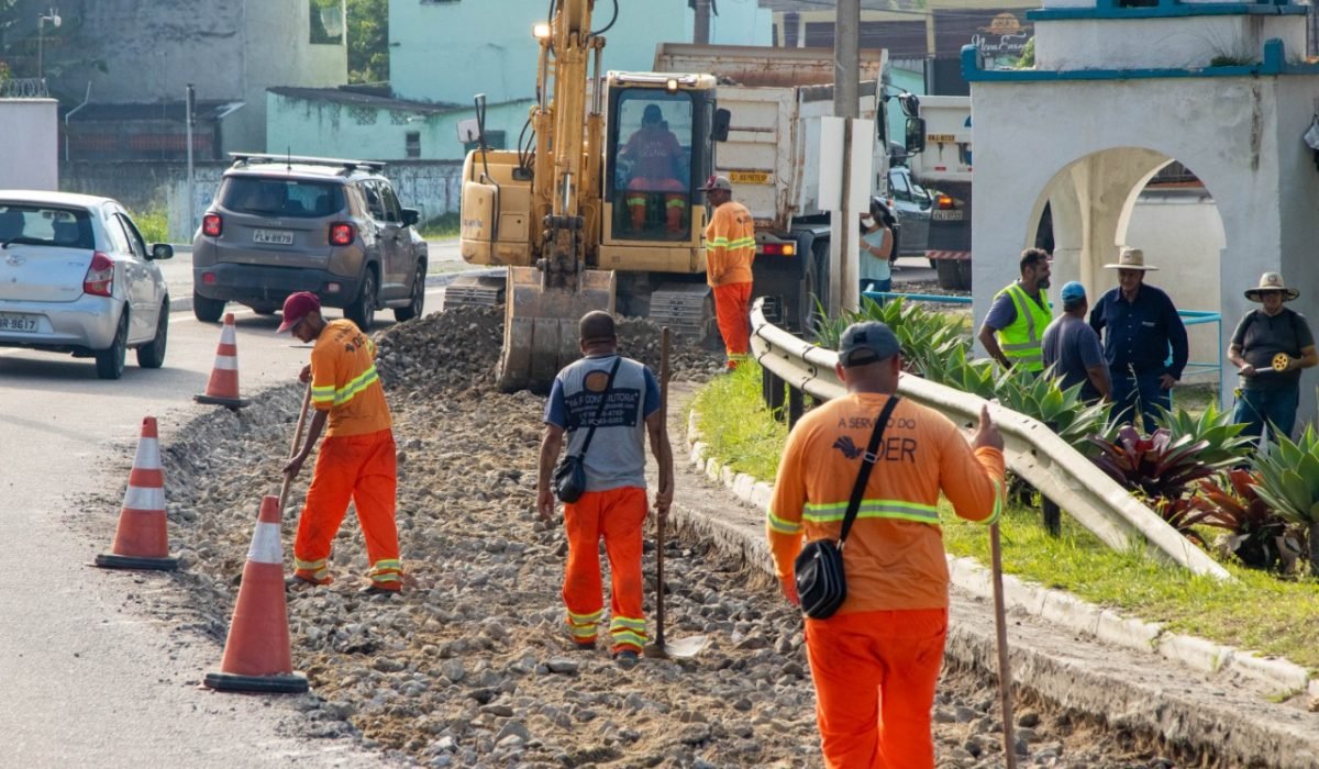 Obra na Rodovia SP - 55 - Enseada - Canto do Mar - Foto André Santos