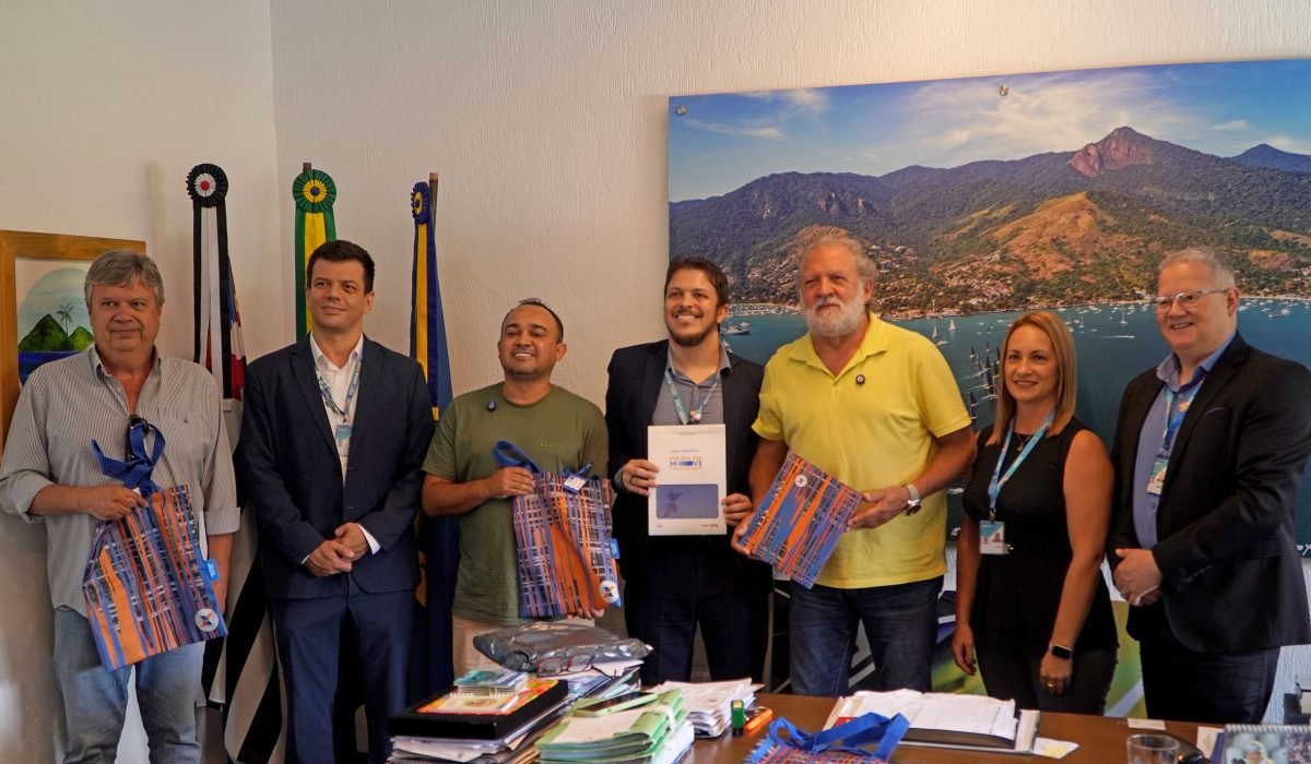 Prefeito Toninho Colucci garante 50 casas populares em Ilhabela