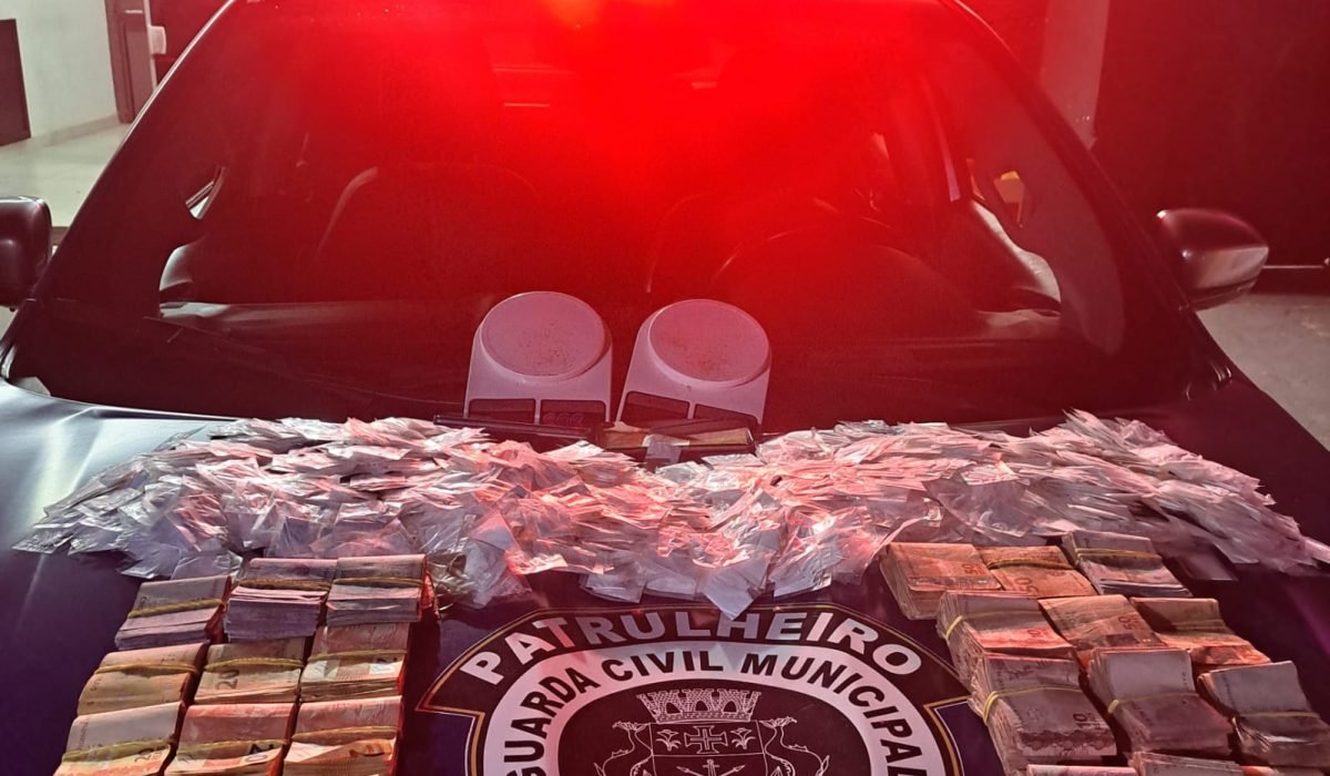 Procurado tenta subornar GCM com R$ 34 mil e acaba preso com drogas