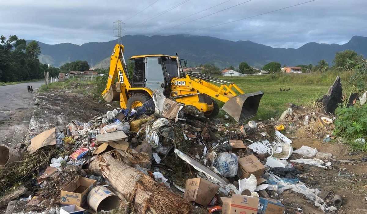 Secretaria-de-Servicos-Publicos-faz-limpeza-em-diversos-bairros-de-Caraguatatuba-2